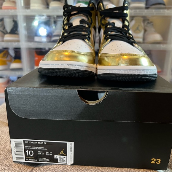 Nike Air Jordan 1 Mid Shoes in Metallic Gold Size10 main image 8